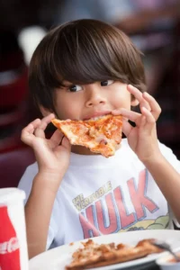 Family friendly restaurant serving pizza in Wailea Kihei Maui at Manoli’s Pizza Company
