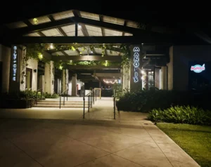 Exterior night view of Manoli’s Pizza Company restaurant in Wailea Maui